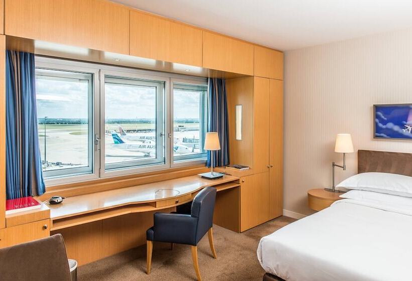 Номер Deluxe, Sheraton Paris Charles De Gaulle Airport