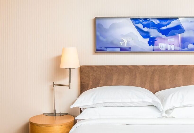 Номер Deluxe, Sheraton Paris Charles De Gaulle Airport