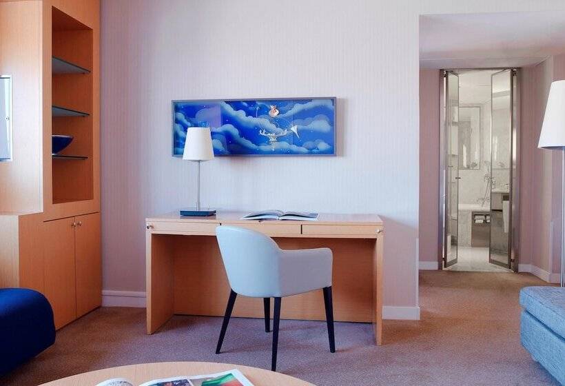 Полулюкс, Sheraton Paris Charles De Gaulle Airport