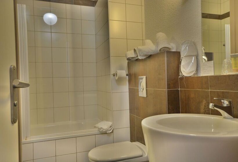 Трехместный Номер Стандарт с Балконом, Sowell Hotels Le Pas Du Loup