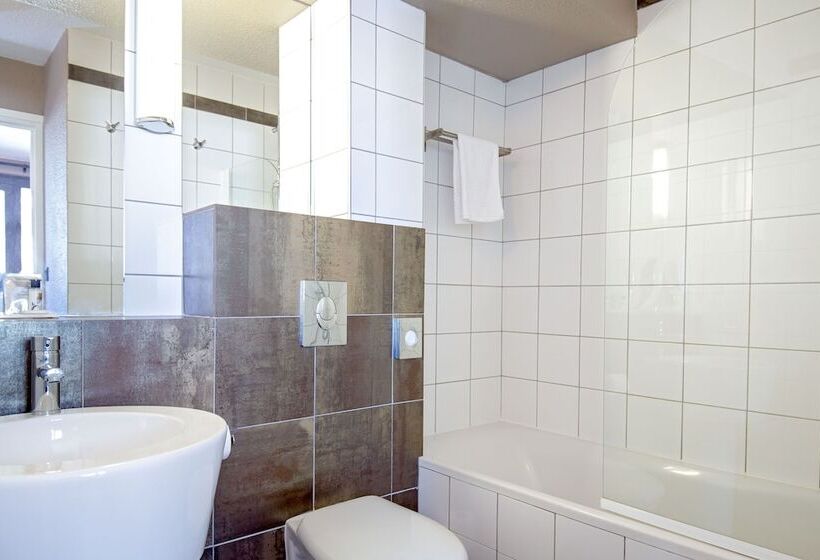 Номер Стандарт с Балконом, Sowell Hotels Le Pas Du Loup