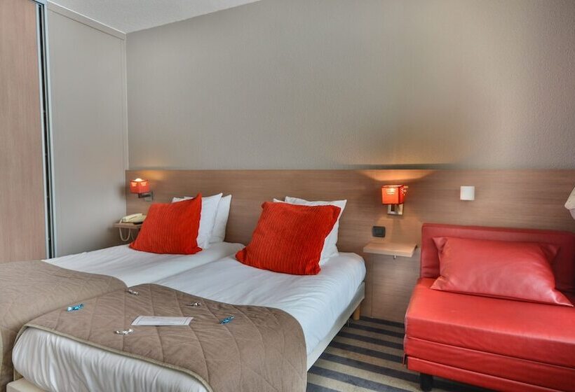 Трехместный Номер Стандарт с Балконом, Sowell Hotels Le Pas Du Loup