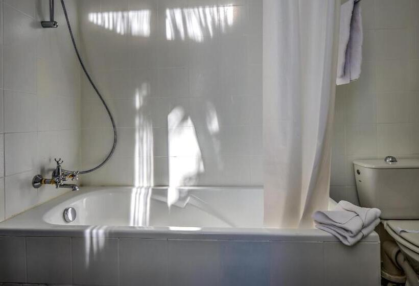 Quarto Superior, Villa Claudia Hotel Cannes Centre   Parking