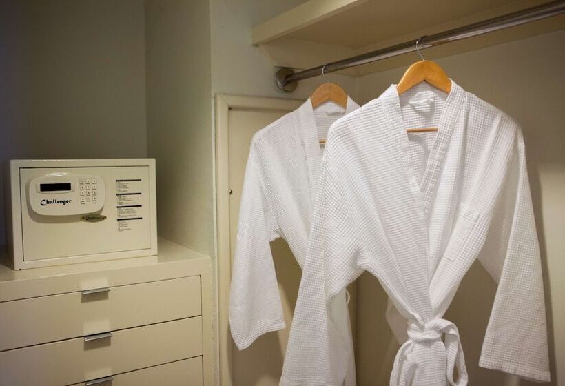 اتاق کلاب, Hyatt Regency Guam