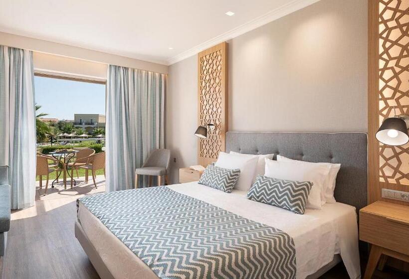 Семейный Полулюкс, Pilot Beach Resort