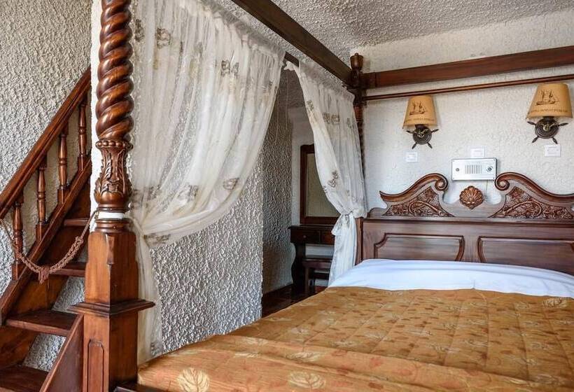 家庭间, Porto Perissa