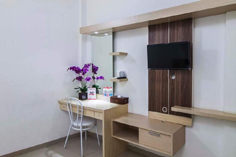Номер Стандарт, Reddoorz @ Jatiwaringin