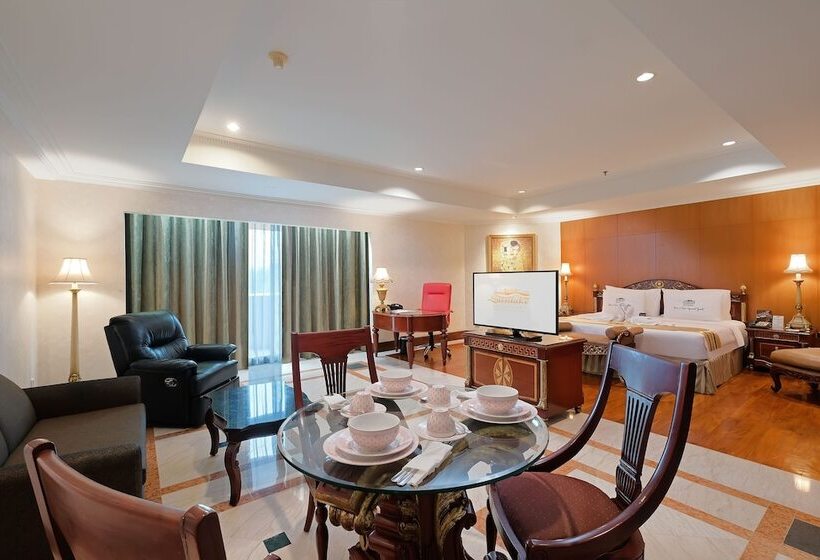 Королевский Люкс, Sunlake Waterfront Resort & Convention