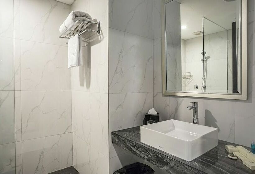 Номер Deluxe, The Acacia Hotel Jakarta