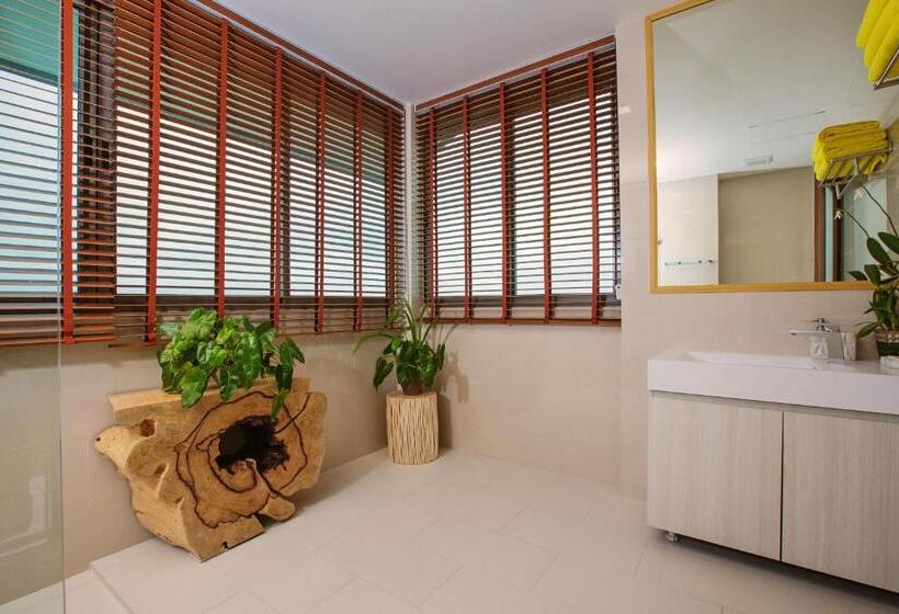 Королевский Люкс, Sunset Beach Club