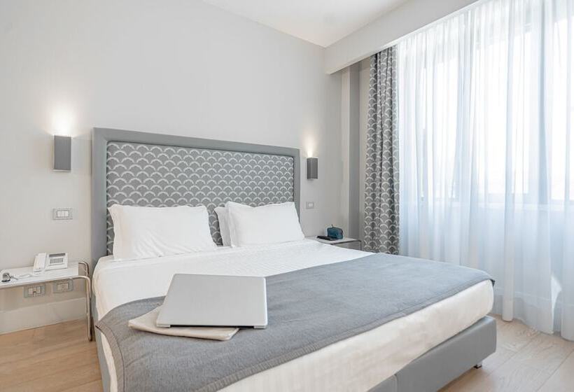 Полулюкс, Grand Hotel Croce Di Malta