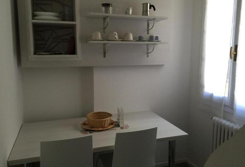 استودیوی استاندارد, Holiday  Alla Finestrella