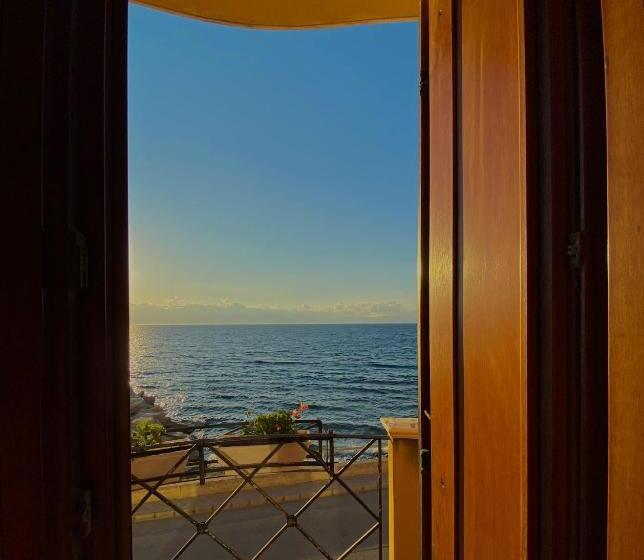 Quarto Estandar Vista Mar, La Lampara