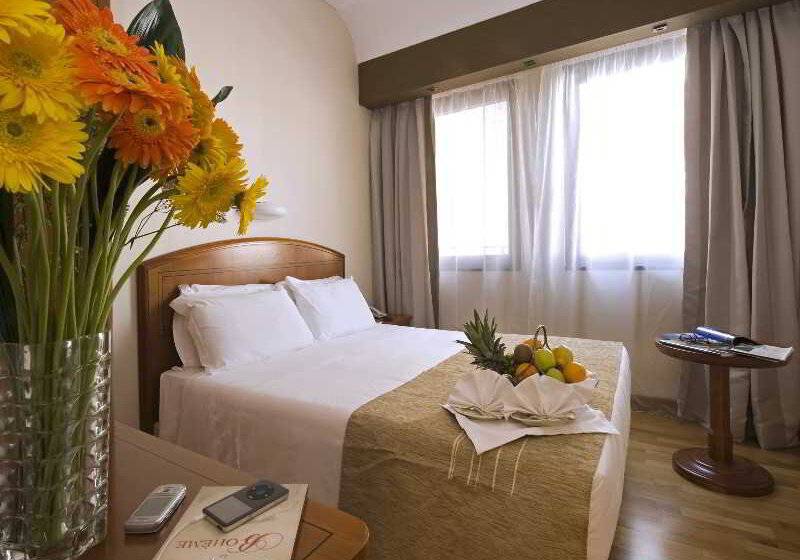 חדר סטנדרט, The Cross