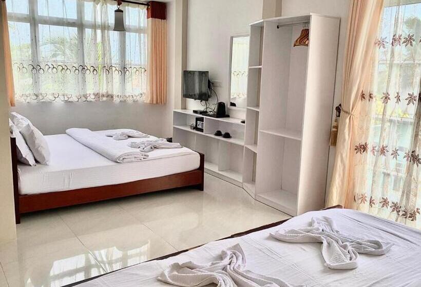 اتاق خانوادگی با چشم‌انداز دریا, Oceana Boutique
