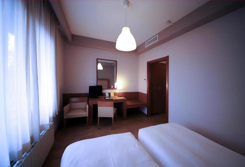 Номер Комфорт, Monica Hotel Fiera