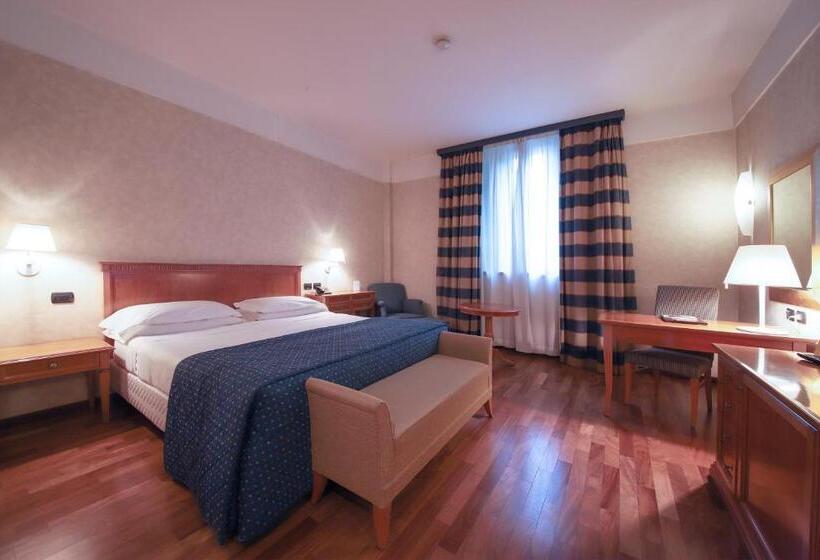 Номер Стандарт Вид на Сад, Monica Hotel Fiera