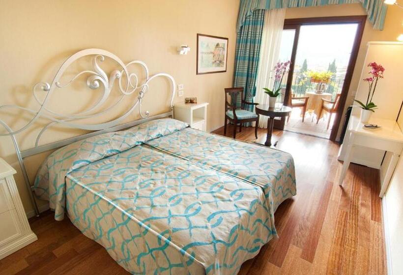 Полулюкс с Балконом, Villa Madrina Lovely And Dynamic