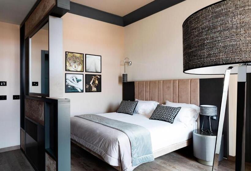 سوییت جونیور, Amadomus Luxury Suites