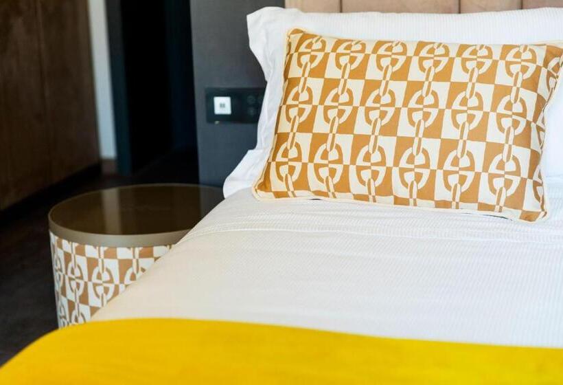 اتاق لوکس خانوادگی, Amadomus Luxury Suites