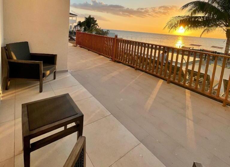 اتاق لوکس با چشم‌انداز دریا, Samsara Cliff Resort