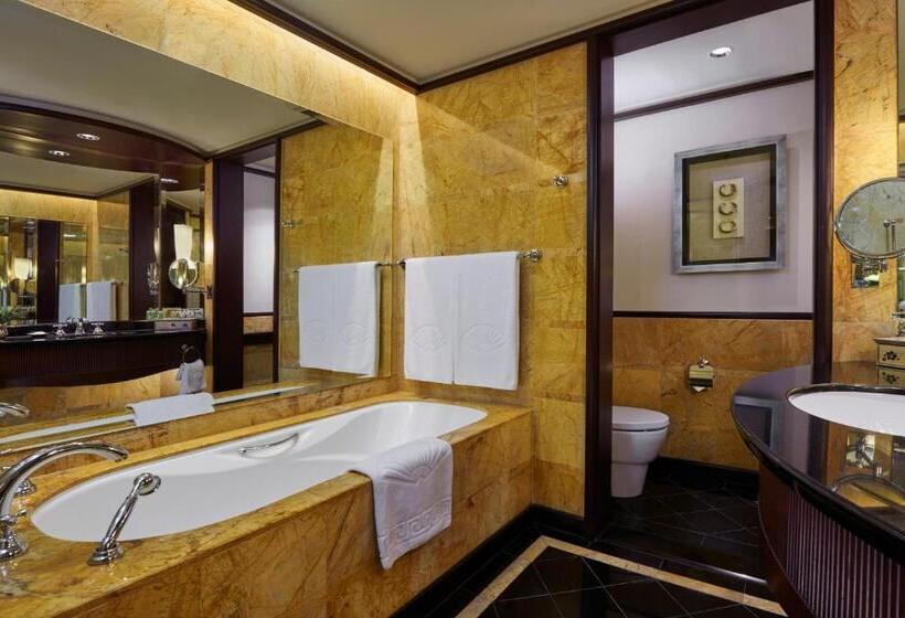 اتاق کلاب, Mandarin Oriental Kuala Lumpur