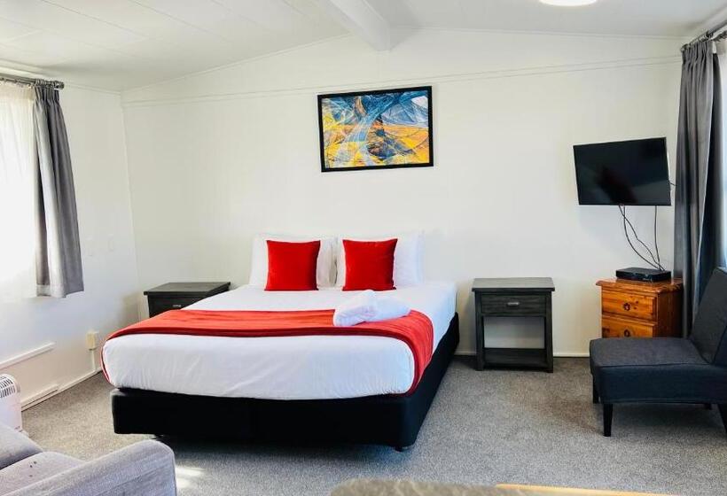 Standard Studio King Bed, 18th Avenue Thermal Motel
