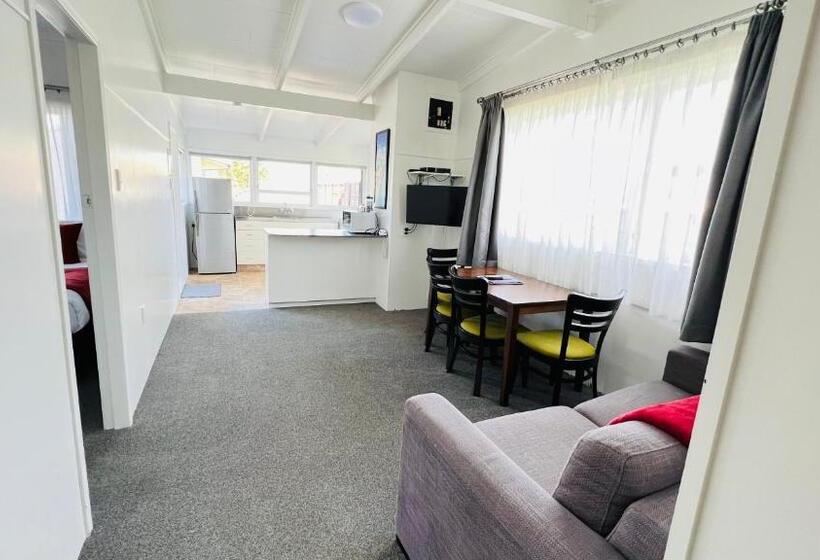 2 Bedroom Apartment, 18th Avenue Thermal Motel