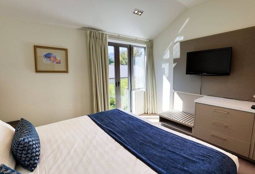 Апартаменты 2 Спальни Внутрение, Garden Court Suites & Apartments