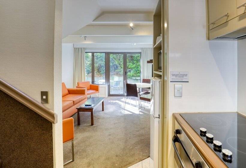 Апартаменты 2 Спальни Внутрение, Garden Court Suites & Apartments