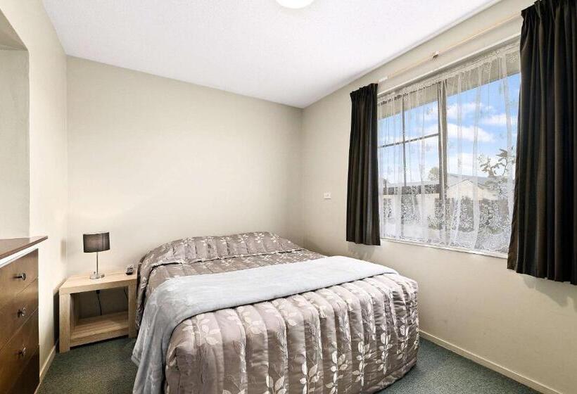 Люкс 2 Спальни, Econo Lodge Canterbury Court Motel