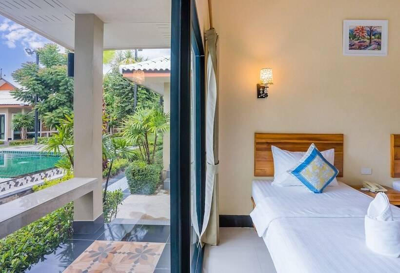 수피리어 룸 풀장 전망, Tontan Resort Chaam