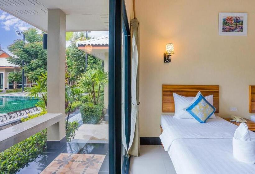 수피리어 룸 풀장 전망, Tontan Resort Chaam