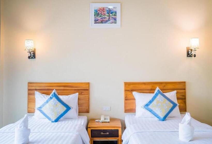 수피리어 룸 풀장 전망, Tontan Resort Chaam