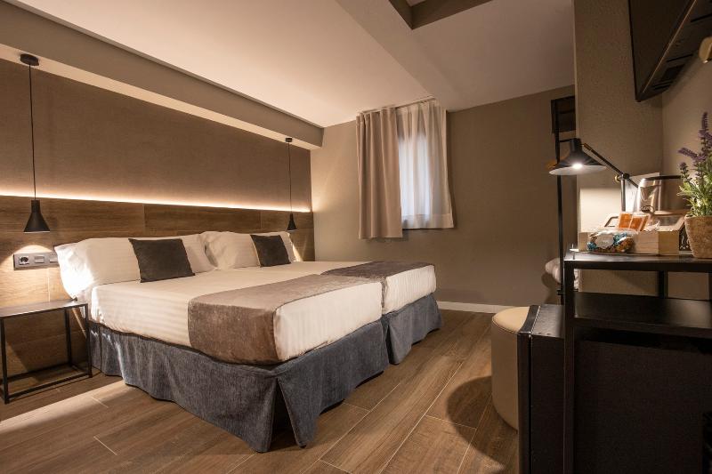 수피리어 룸 풀장 전망, Tontan Resort Chaam