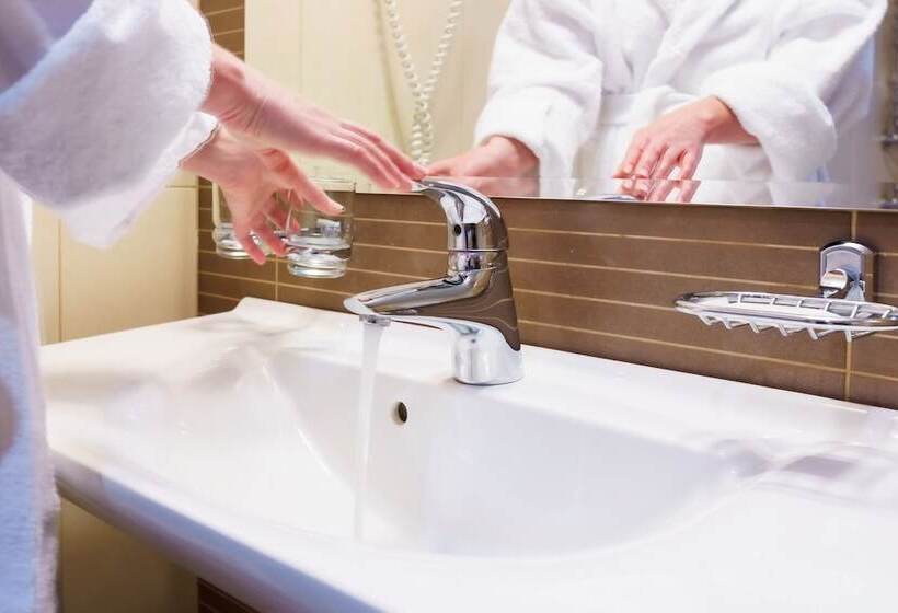 سوییت جونیور, Victoria Hotel Vyborg