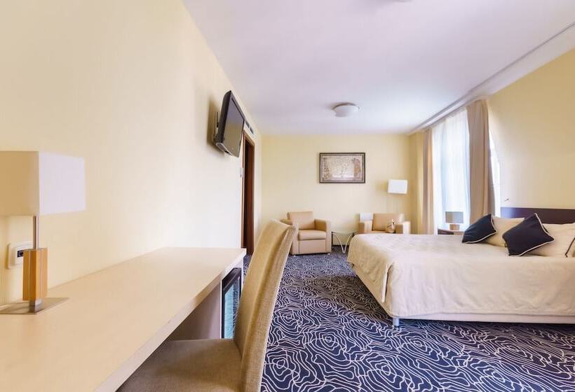سوییت جونیور, Victoria Hotel Vyborg