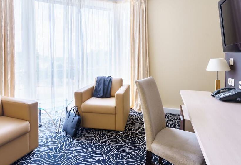 سوییت جونیور, Victoria Hotel Vyborg