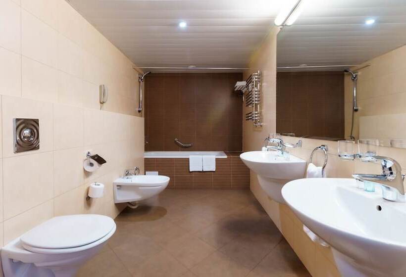 سوییت جونیور, Victoria Hotel Vyborg