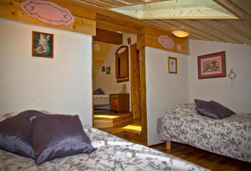 Habitación Cuádruple Estándar Baño Compartido, Raven S Bed