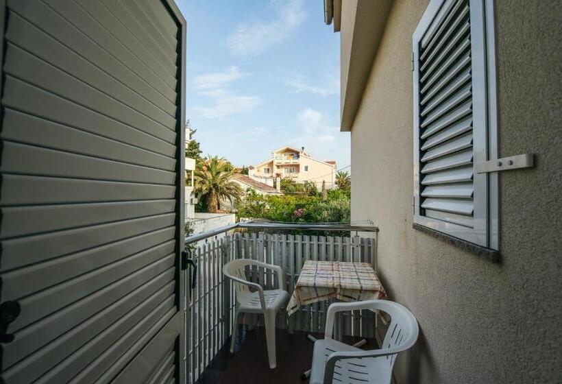 חדר סטנדרט נוף לים עם מרפסת, Apartments & Rooms Peranic