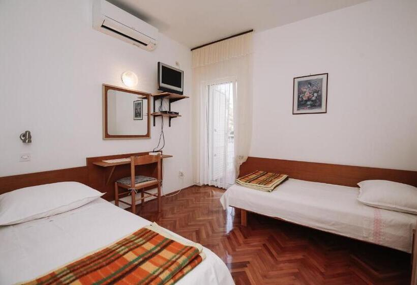 חדר סטנדרט נוף לים עם מרפסת, Apartments & Rooms Peranic
