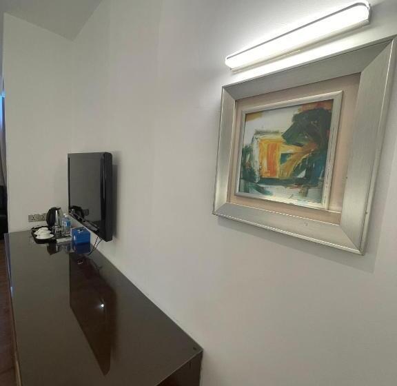 Номер Deluxe Кровать Кинг, New World Express Motel