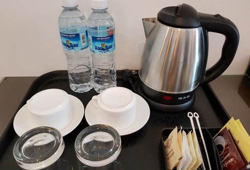 Номер Superior, New World Express Motel