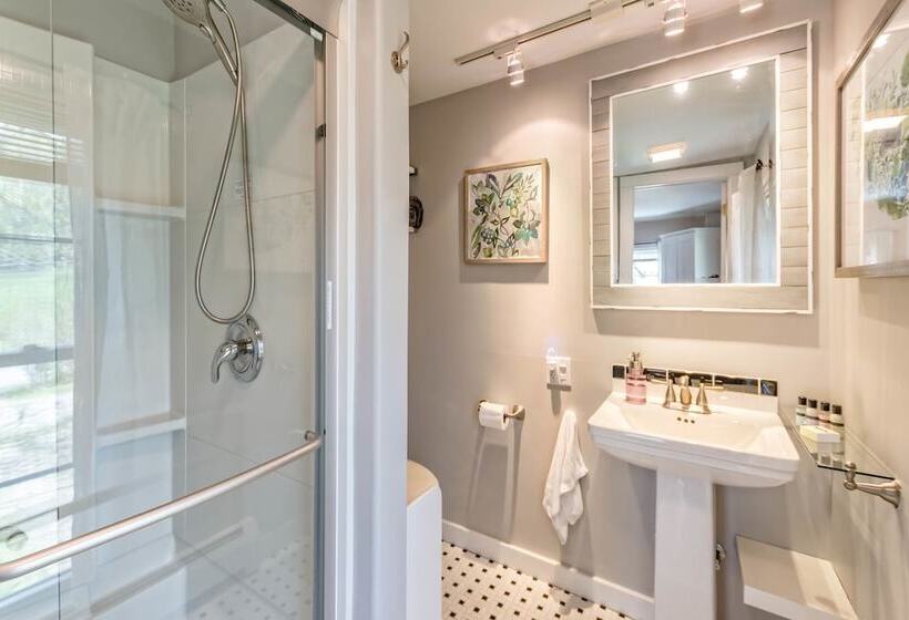 Люкс Премиум, Moonshadow B&b
