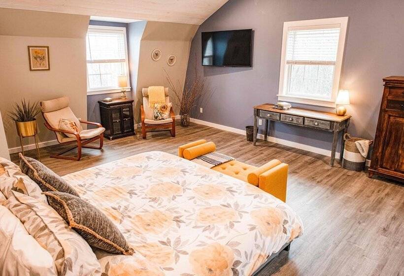 Люкс Повышенной Комфортности, Moonshadow B&b