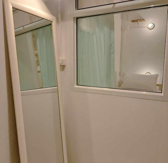اتاق استاندارد یک تخته با سرویس بهداشتی مشترک, 8 Sleeper Street Guesthouse