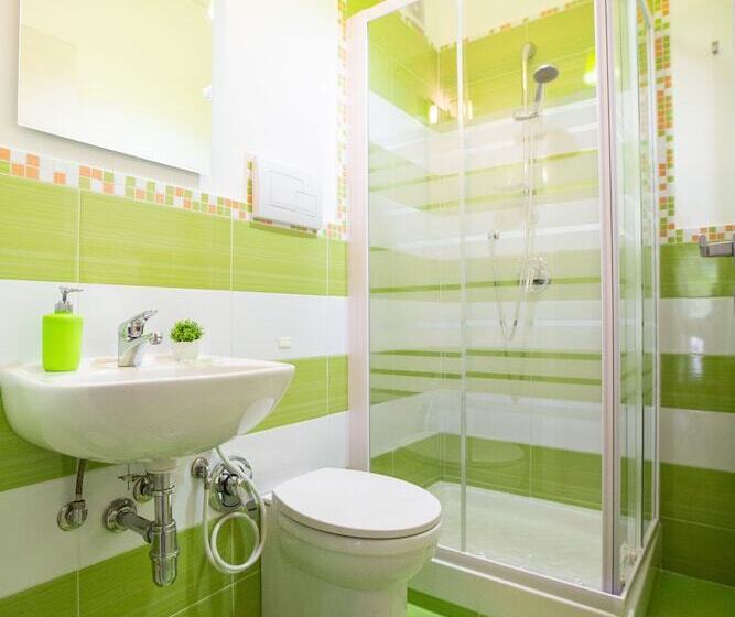 غرفة قياسية مطلّة علي البحر مزوَّدة بشُرفة, B&b Pepito