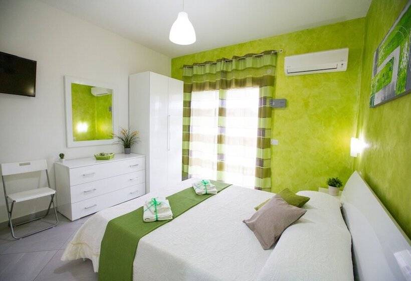 غرفة قياسية مطلّة علي البحر مزوَّدة بشُرفة, B&b Pepito