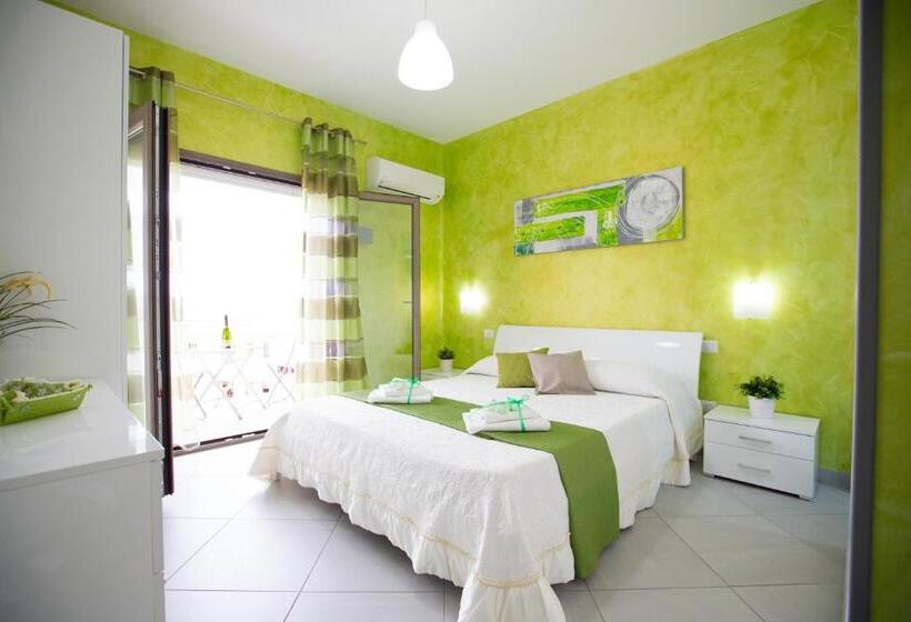 חדר סטנדרט נוף לים עם מרפסת, B&b Pepito